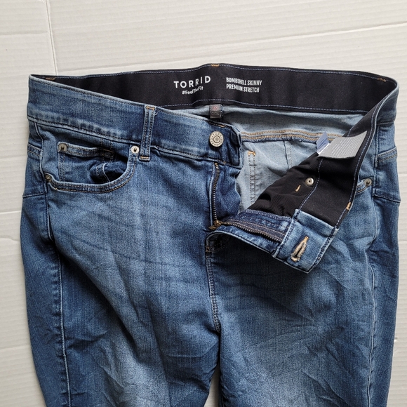 Torrid jeans Bombshell Skinny stretchy blue denim plus size 16 distressed pants - Picture 3 of 11